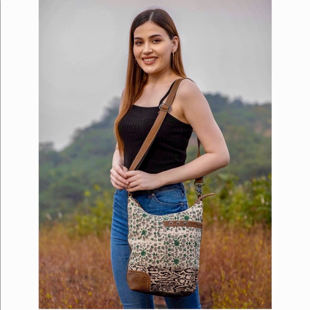 NWT! Beautiful Myra Shoulder Bag!